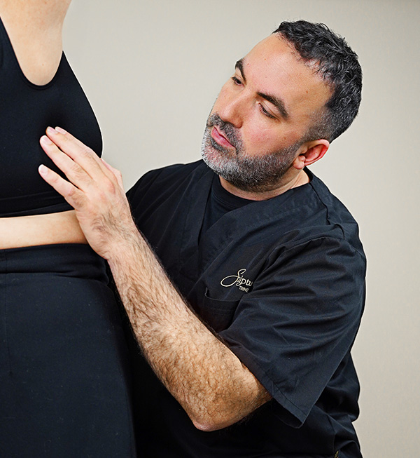 Dogu Aydin, speciallæge i plastikkirurgi, Sculture by